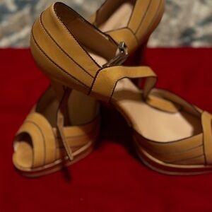 Light Tan almost yellow with a dark stitch